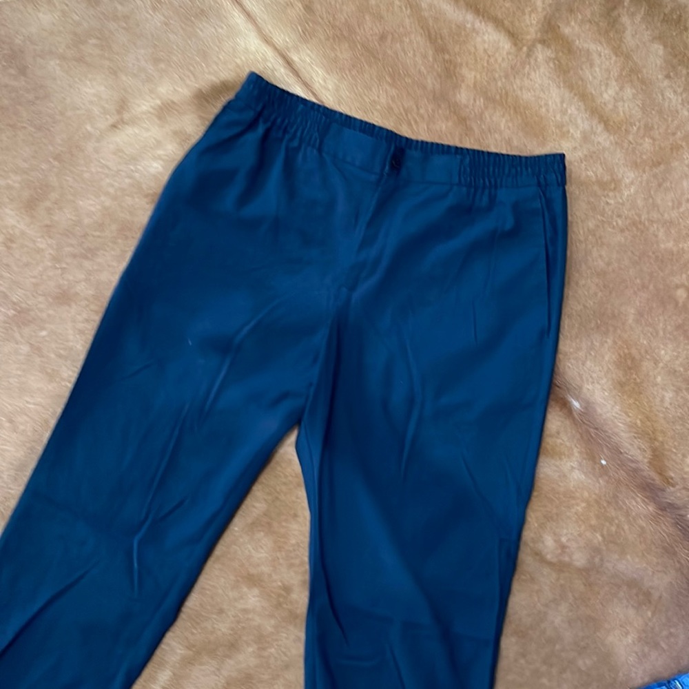 Elastic waist band, size large H&M black pants, lightweight and comfortable